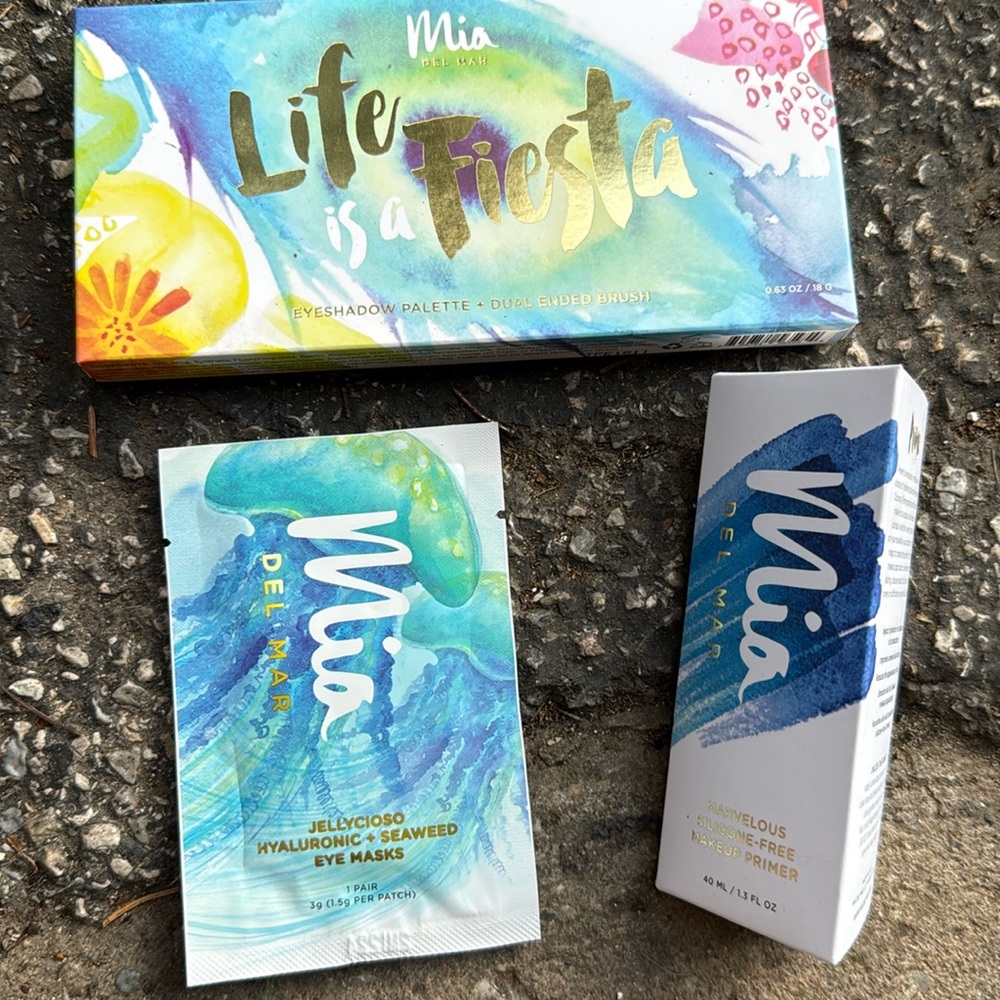 Mia Del Mar Set Of 3 Eye Shadow Pallet Primer And 1 Eye Mask